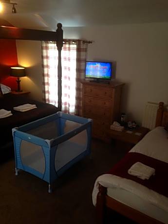 Four Poster Suite Family or Twin