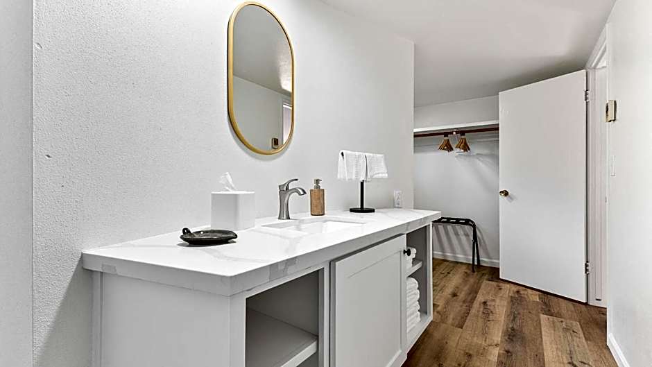 Suite Meadow @CN Lodge# 7