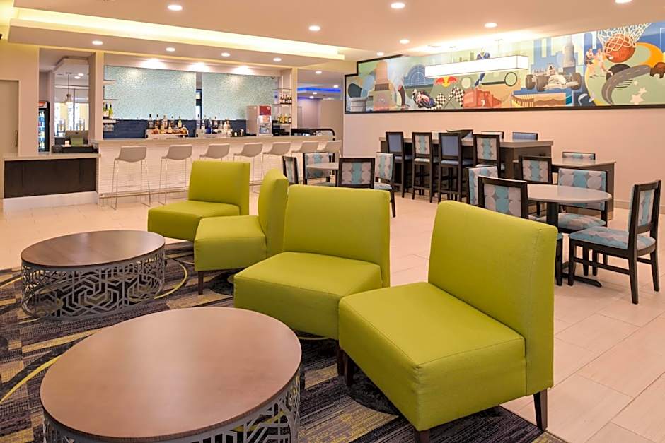 La Quinta Inn & Suites by Wyndham Indianapolis South