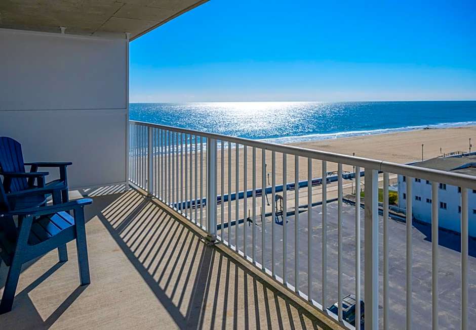 Commander Hotel & Suites