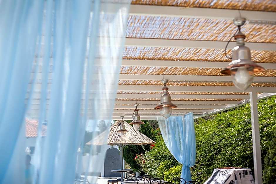 Tinas Plus Hotel