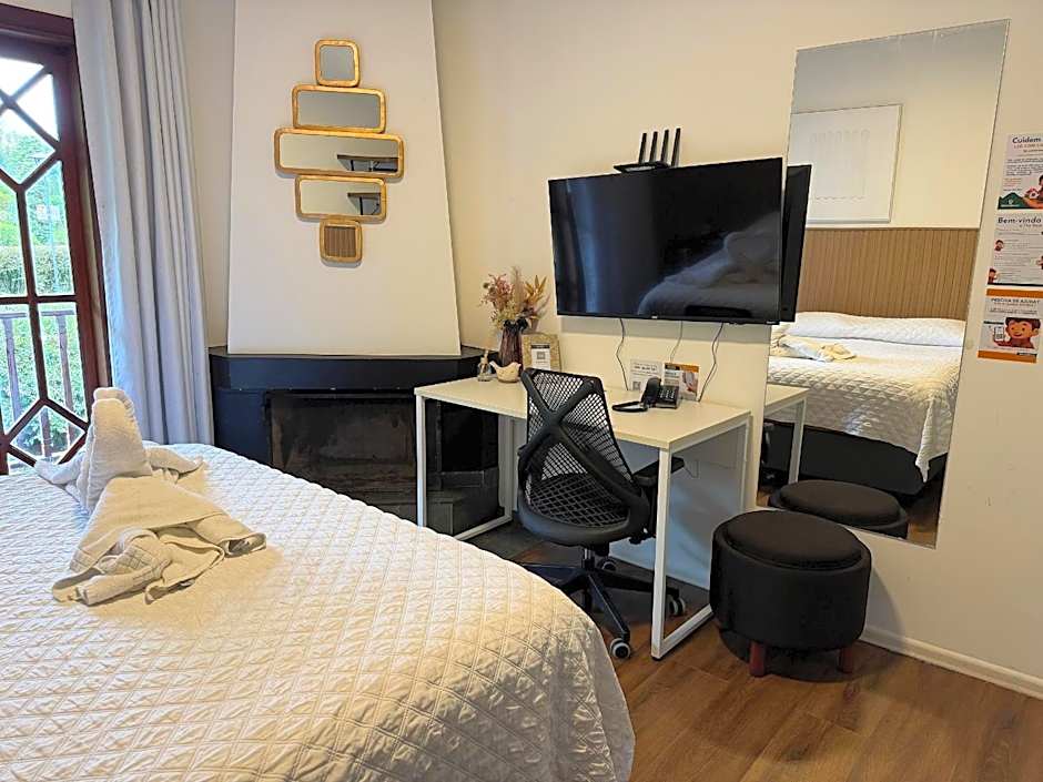 Suite with Hot and Cold Air Conditioning