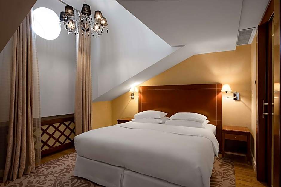 Grand Hotel Vilnius, Curio Collection by Hilton
