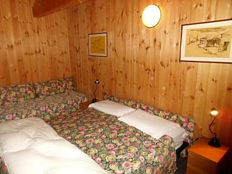 Family Room (2 Adults + 2 Children)