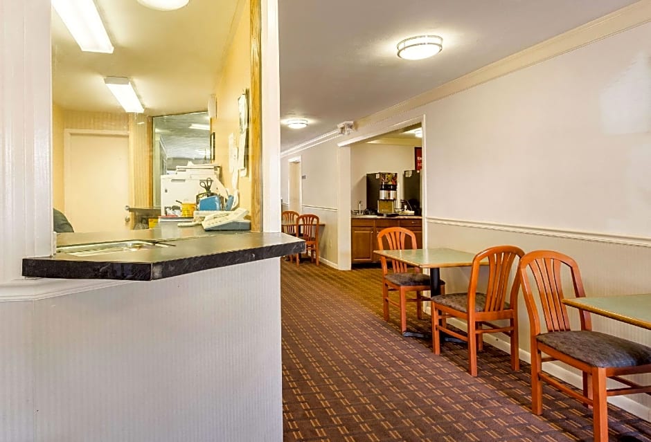 Econo Lodge Boston-Malden