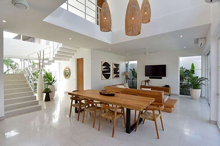 Villa Cruz in the centre Berawa