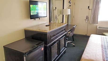 2 Queen Beds Kitchenette Nonsmoking Suite