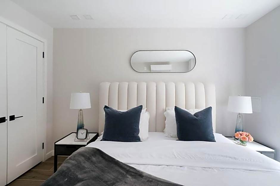 Massive 1BR w Private Patio in Upper East Side