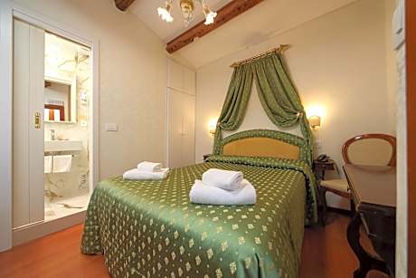 Small Double Room with Terrace