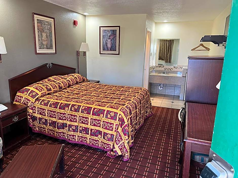 EXECUTIVE INN