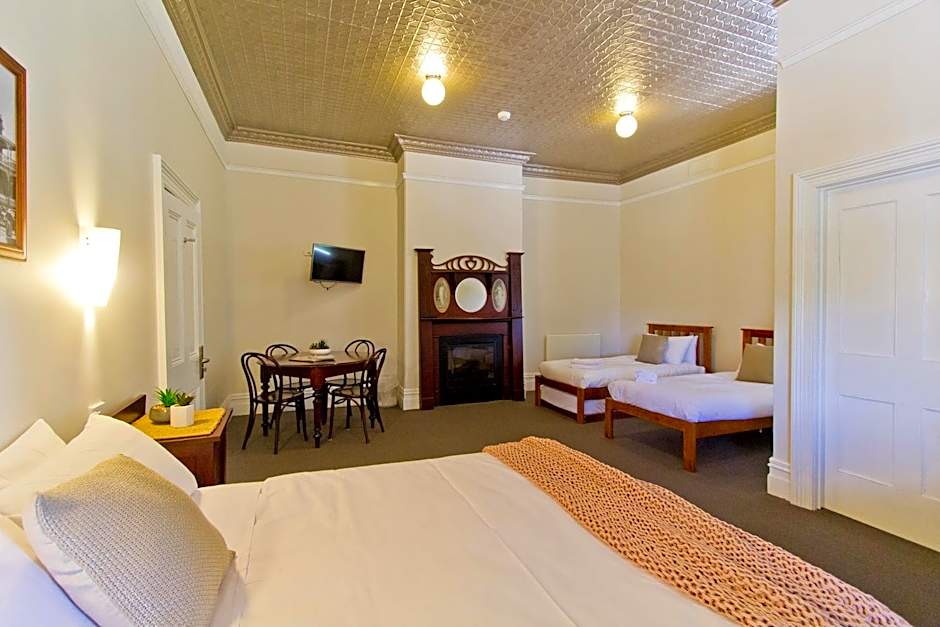 Deloraine Hotel