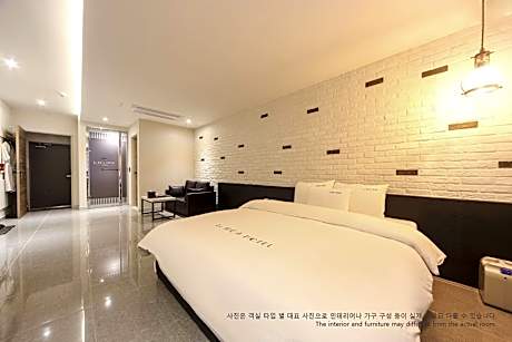 Family Room 8