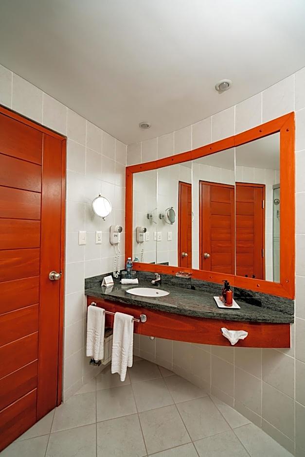 Suites Camino Real