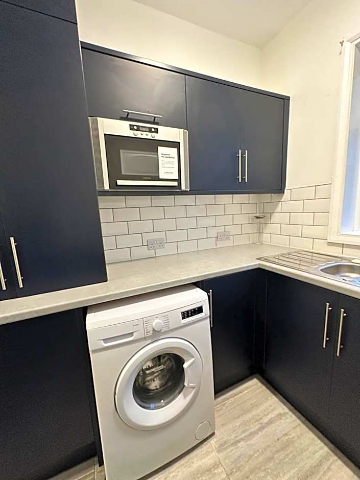 Lovely Town house Room 5