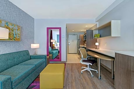 1 King Bed Studio Suite Nonsmoking