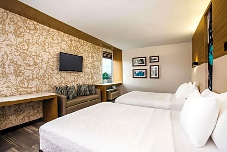 Queen Room with Two Queen Beds and Mobility/Hearing Access - Non-Smoking
