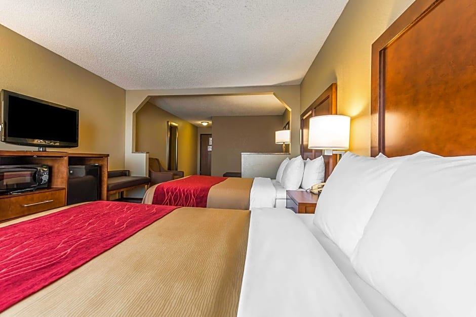 Comfort Inn & Suites Hays I-70