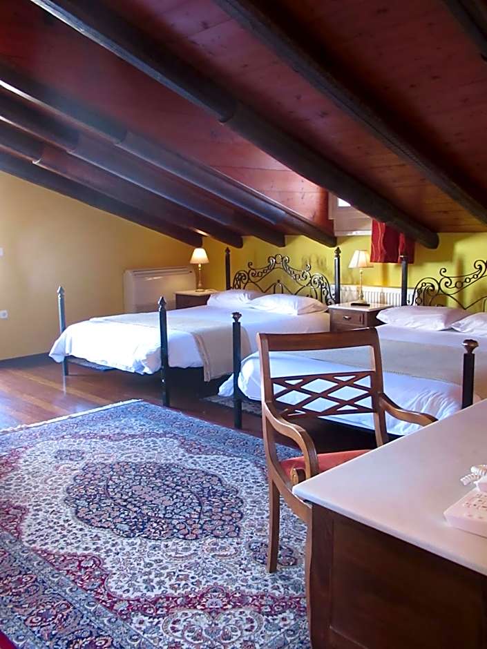 Byron Traditional Hotel