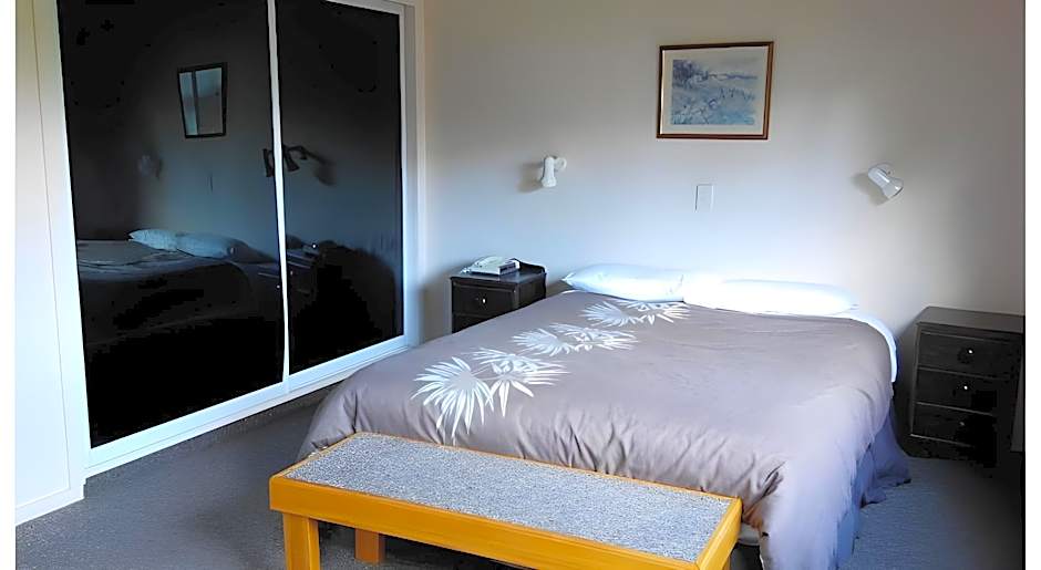 Larchwood Motels