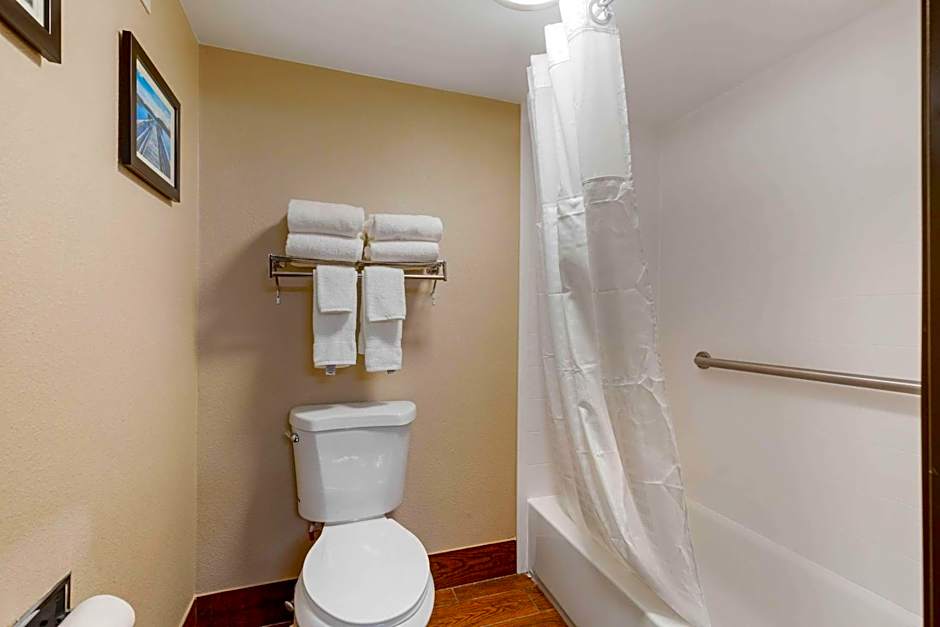 Comfort Inn & Suites Milford