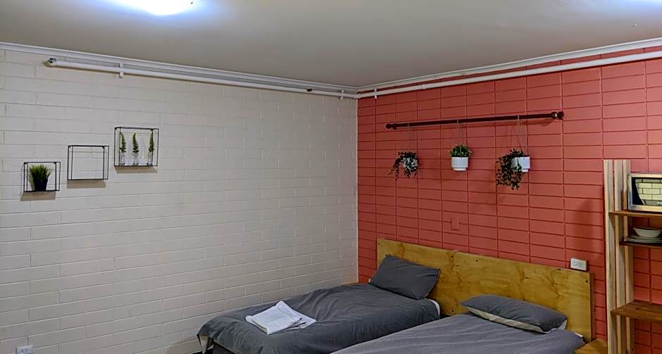 West End Motel & Backpackers