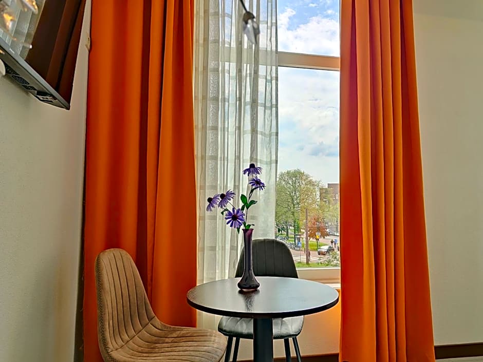 CN-Hotel