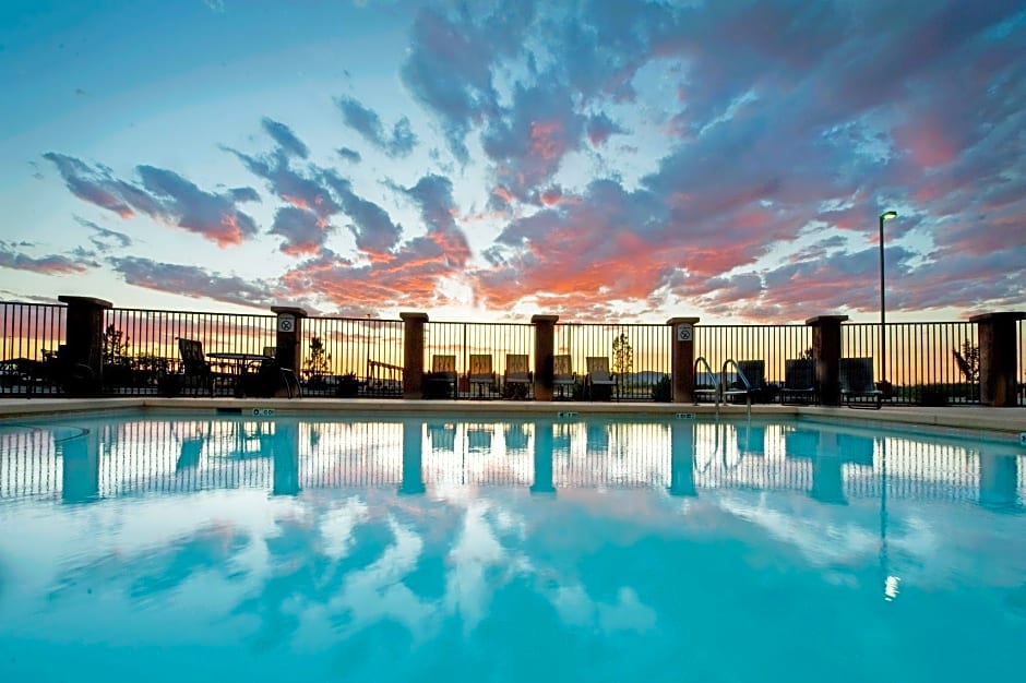 Holiday Inn Express & Suites Willcox By IHG