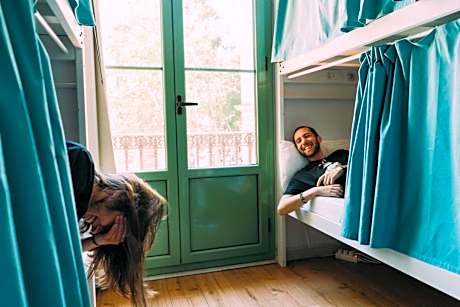 Bed in 8-Bed Mixed Dormitory Room
