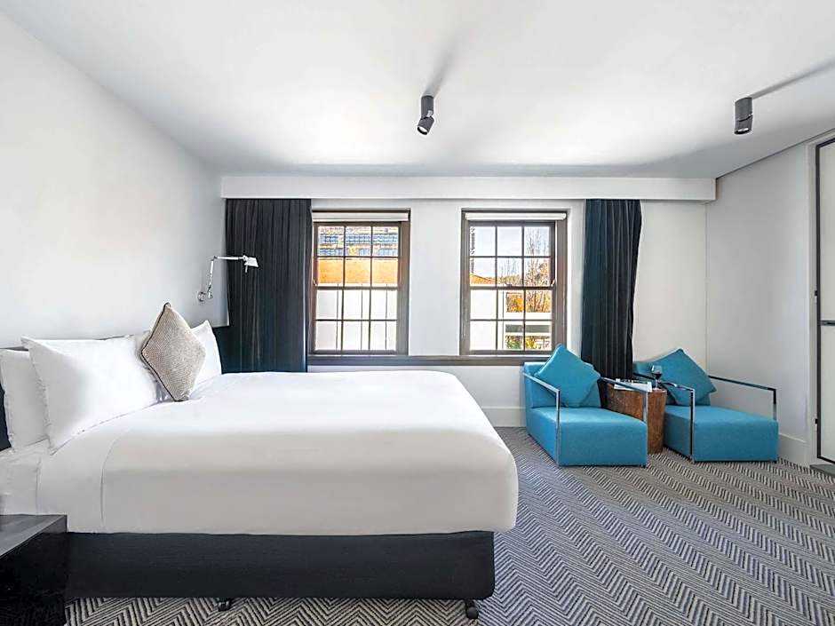 Peppers Gallery Hotel