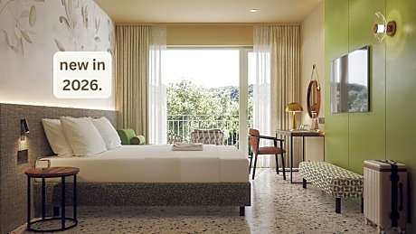 Comfort Twin Room with Balcony and Park View