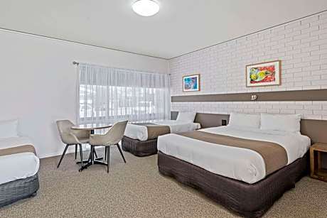 Quadruple Room - Non Smoking