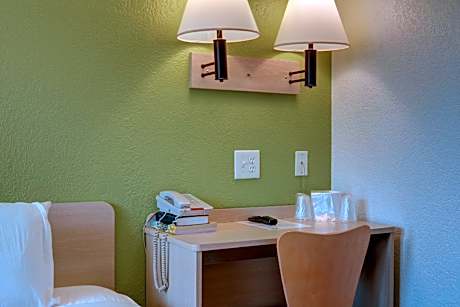 1 Queen Bed | ADA/RI Shower/Micfridge
