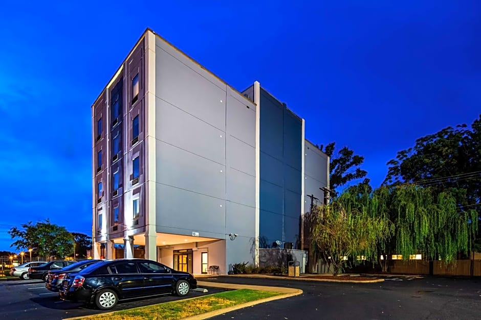 Best Western Plus Gen X Inn