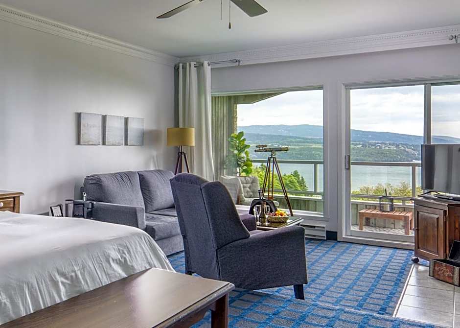 Photo 1 of 3 of Deluxe 1 Queen Bed, Upper Level