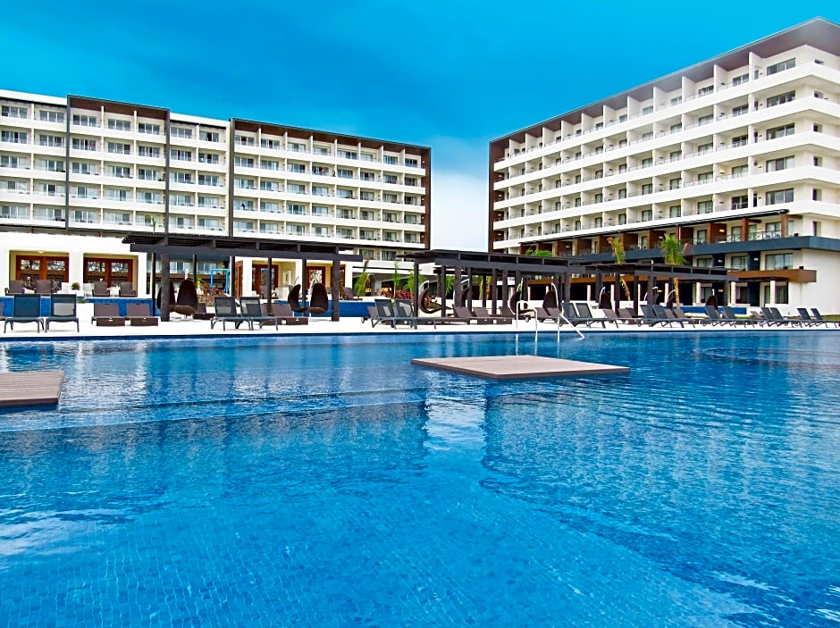 Royalton Blue Waters Autograph All-Inclusive Resor