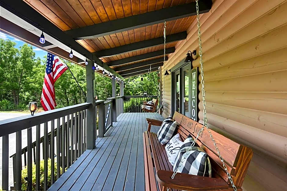 Ryes and Shine Bootlegger's Cabin! Hot Tub* Pool* Arcade* Billiards *EV * Pet Friendly