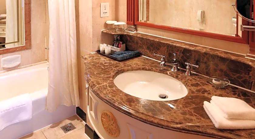 Qingdao Huiquan Dynasty Hotel