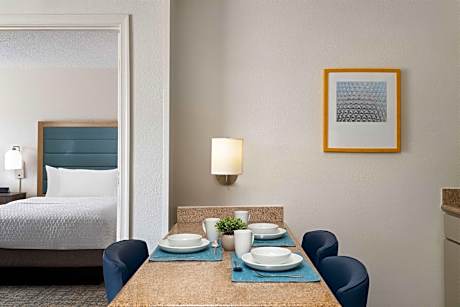 1 King Premium 1 Bedroom Suite Non-Smoking