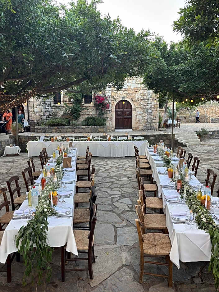 Arolithos Traditional Village Hotel