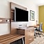 Holiday Inn Express & Suites Mountain View Silicon Valley By IHG