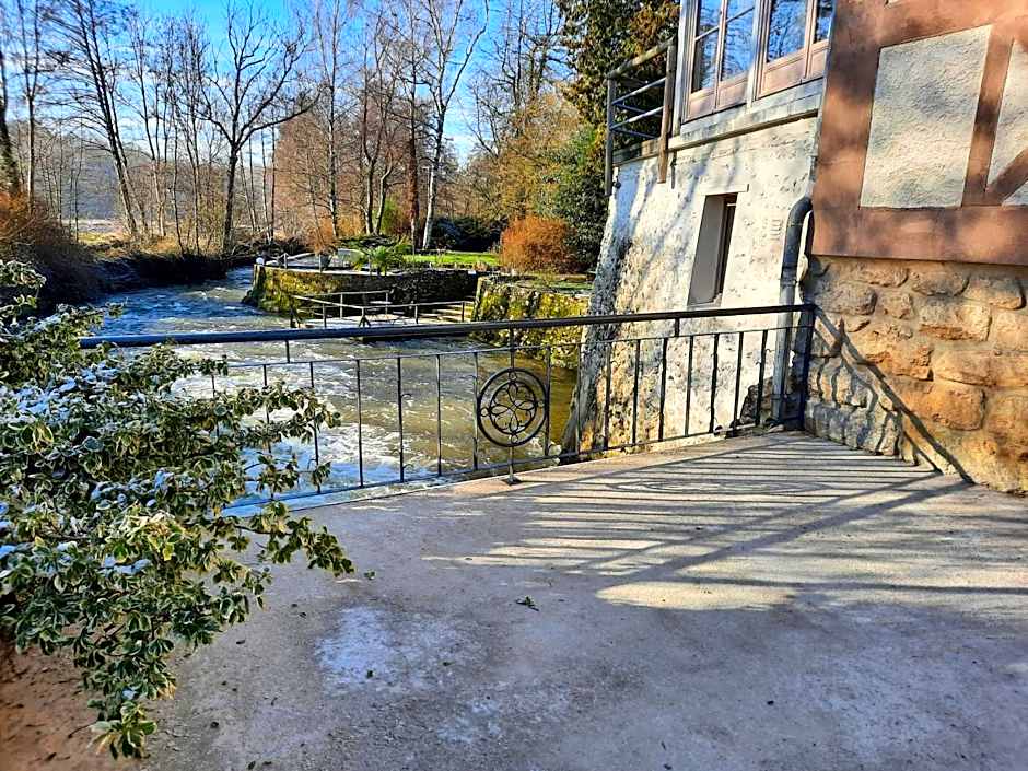 CHARME AU FIL DE L'EAU