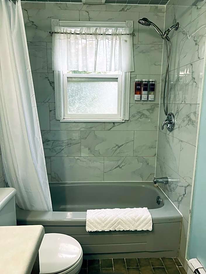 Lee's Ocean Peek B & B