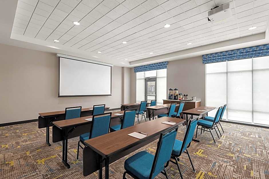 Hampton Inn & Suites Kelowna, British Columbia, Canada