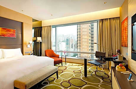 1 King Bed Crowne Privileges Room