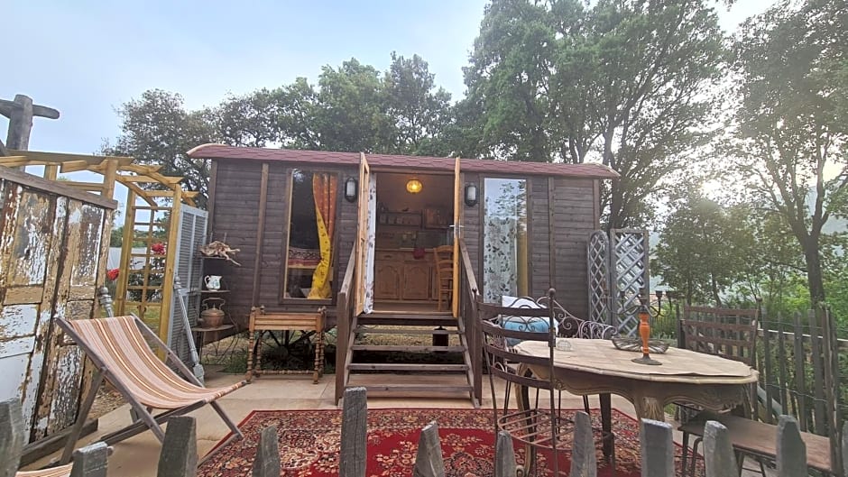 La roulotte au coeur du maquis