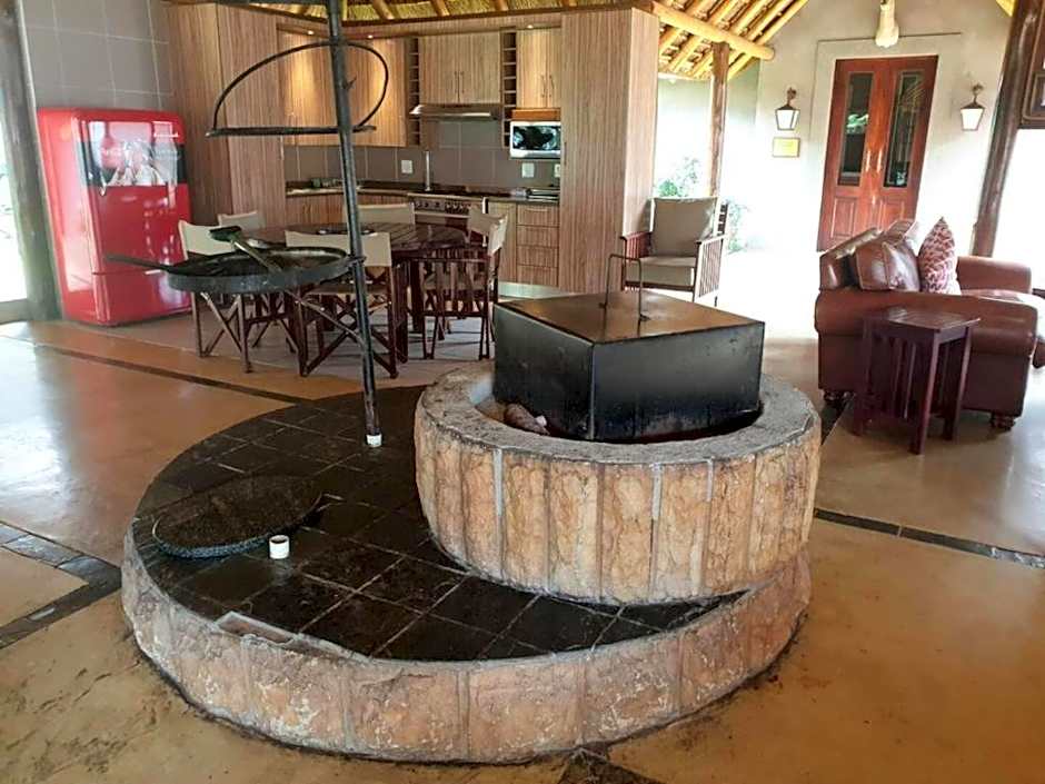 Zebula Golf and Wildlife Estate - Toktokkie Knocking Pax 20 - Moi Signature Luxury villa