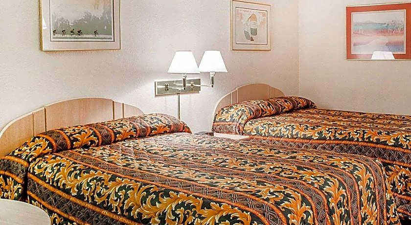 Rodeway Inn Findlay University Area