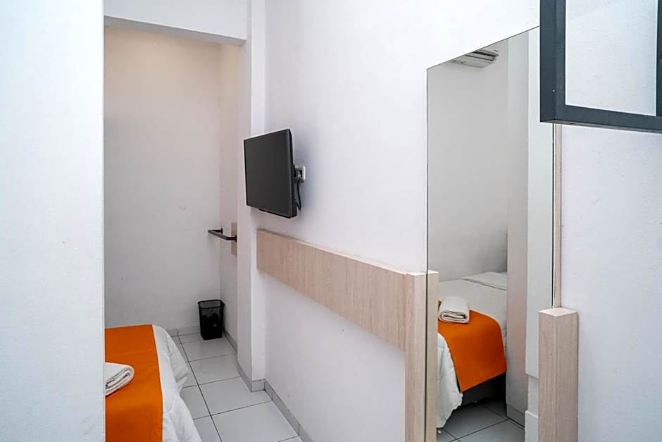 Sans Hotel FiFFa Premiere Malang