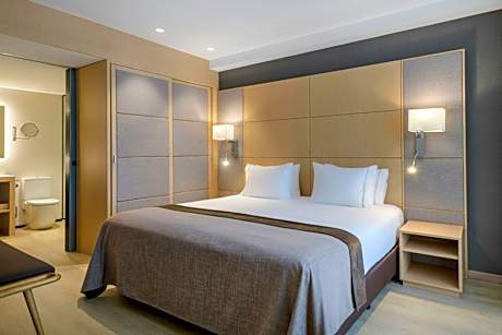Premium Junior King Suite with Street View