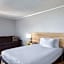 Days Inn and Suites by Wyndham Kansas City South